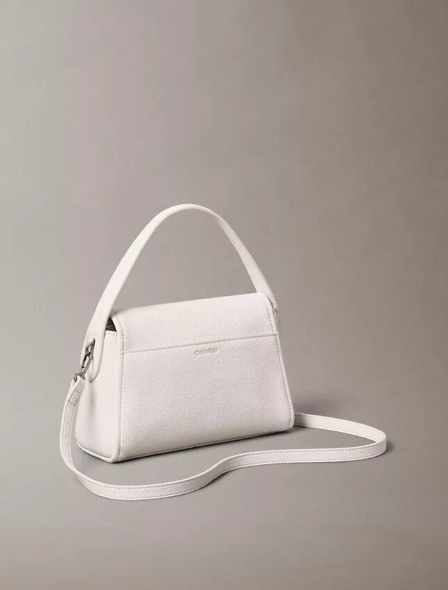 Sac à bandoulière en simili cuir grainé avec logo emblématique Sac à bandoulière en simili cuir grainé avec logo emblématique