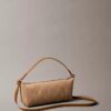 Sac à bandoulière en toile avec logo emblématique sur toute la surface Sac à bandoulière en toile avec logo emblématique sur toute la surface