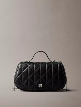 Sac à bandoulière matelassé avec logo et poignée en chaîne