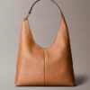 Sac à bandoulière moyen en cuir souple Sac à bandoulière moyen en cuir souple