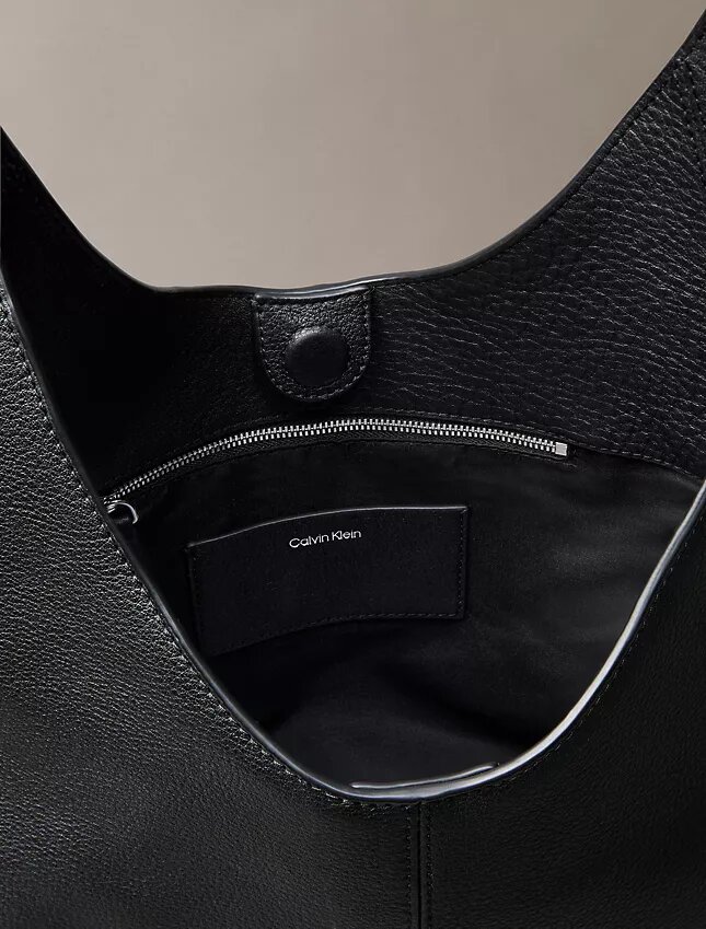 Sac à bandoulière moyen en cuir souple Sac à bandoulière moyen en cuir souple