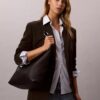 Sac à bandoulière moyen en cuir souple Sac à bandoulière moyen en cuir souple