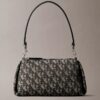 Sac à bandoulière à plis avec logo Monogram
