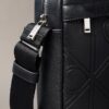 Sac de reporter avec logo emblématique en relief sur toute la surface
