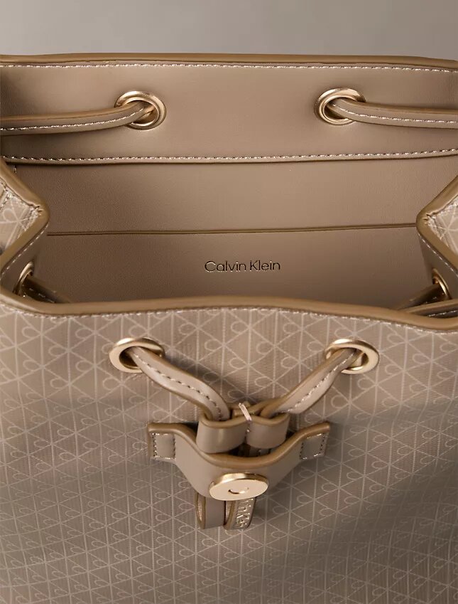 Sac à dos avec logo emblématique sur toute la surface Sac à dos avec logo emblématique sur toute la surface
