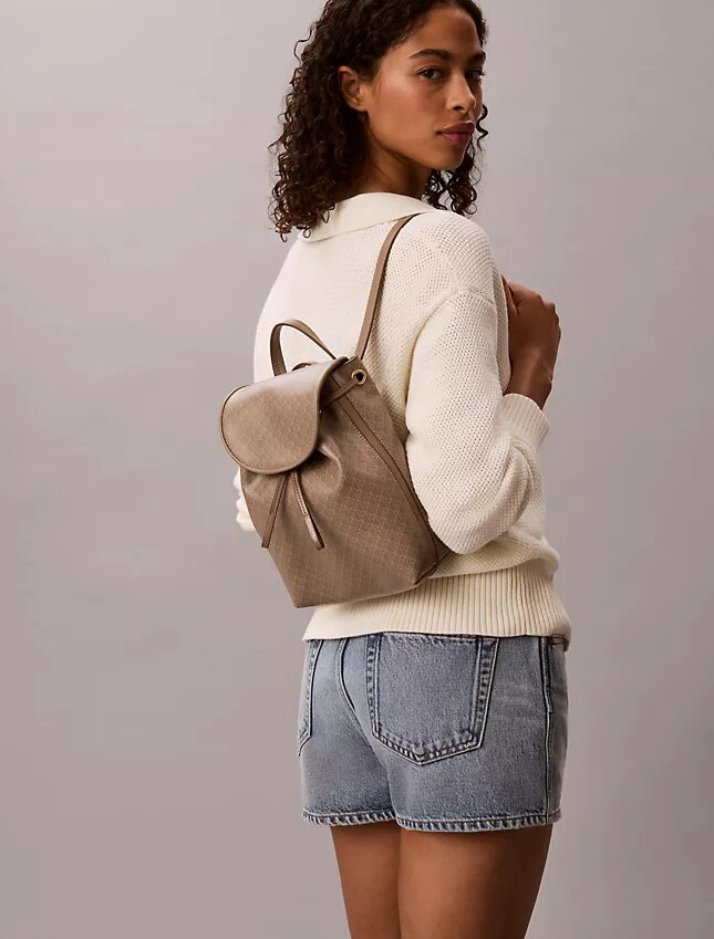 Sac à dos avec logo emblématique sur toute la surface Sac à dos avec logo emblématique sur toute la surface