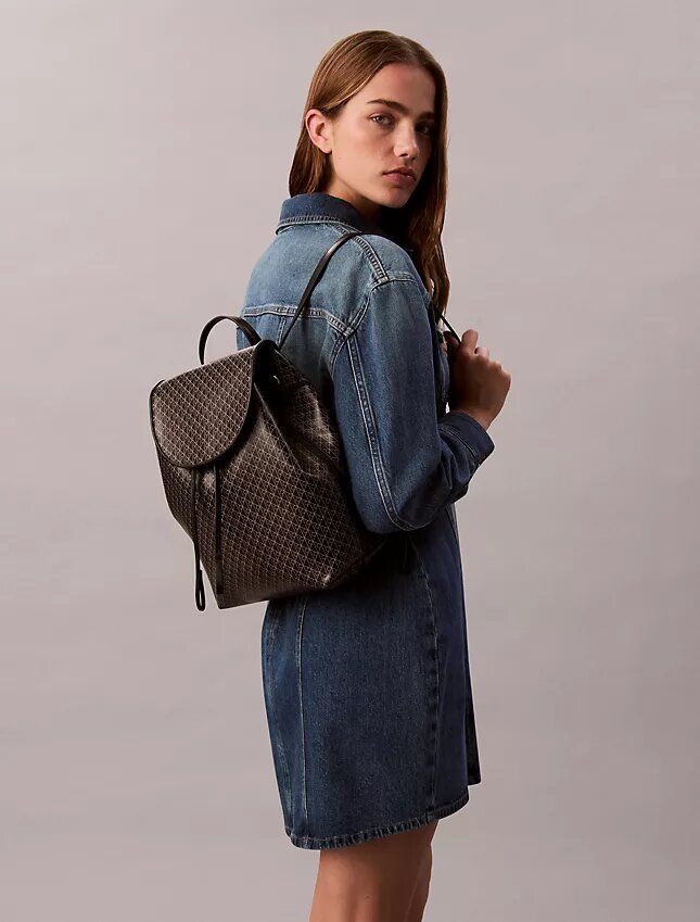 Sac à dos avec logo emblématique sur toute la surface Sac à dos avec logo emblématique sur toute la surface