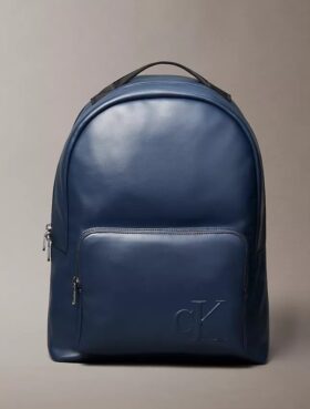 Sac à dos avec monogramme en relief