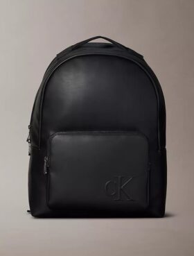 Sac à dos avec monogramme en relief