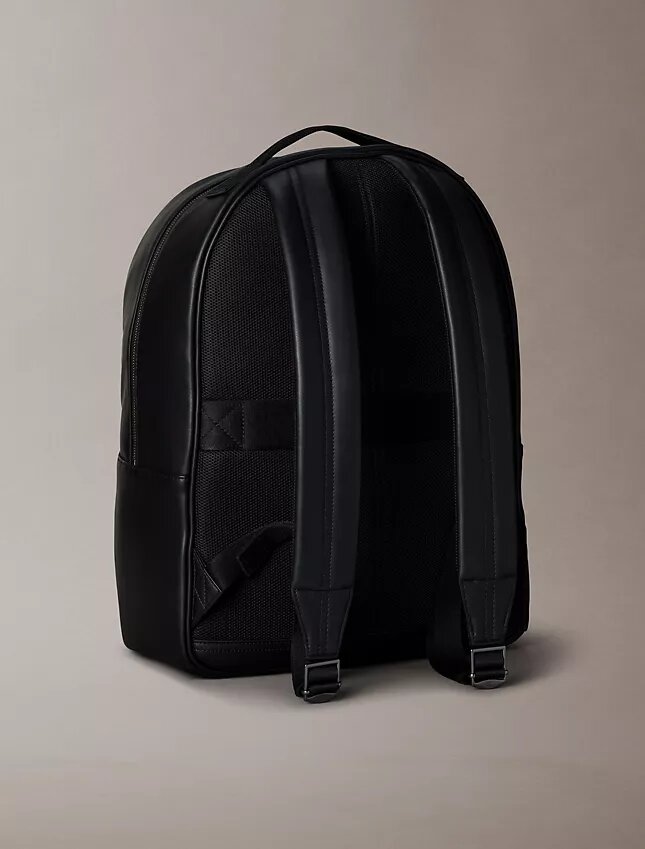 Sac à dos avec monogramme en relief Sac à dos avec monogramme en relief