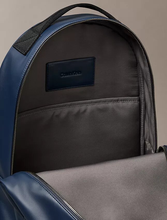 Sac à dos avec monogramme en relief Sac à dos avec monogramme en relief