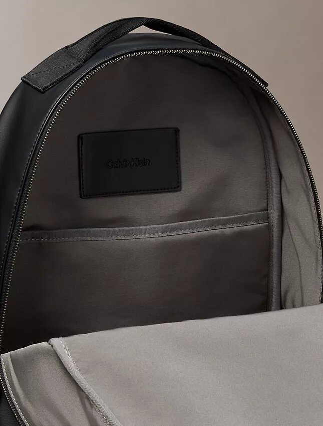 Sac à dos avec monogramme en relief Sac à dos avec monogramme en relief