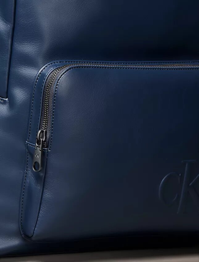 Sac à dos avec monogramme en relief Sac à dos avec monogramme en relief