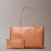 Sac fourre-tout avec logo emblématique perforé Sac fourre-tout avec logo emblématique perforé