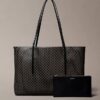 Sac fourre-tout avec logo emblématique sur toute la surface et pochette Sac fourre-tout avec logo emblématique sur toute la surface et pochette