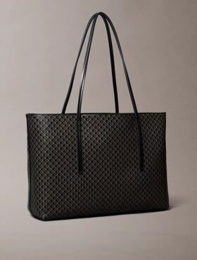Sac fourre-tout avec logo emblématique sur toute la surface et pochette