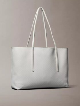 Sac fourre-tout avec logo emblématique sur toute la surface et pochette