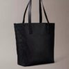 Sac fourre-tout orné du logo emblématique sur toute la surface Sac fourre-tout orné du logo emblématique sur toute la surface