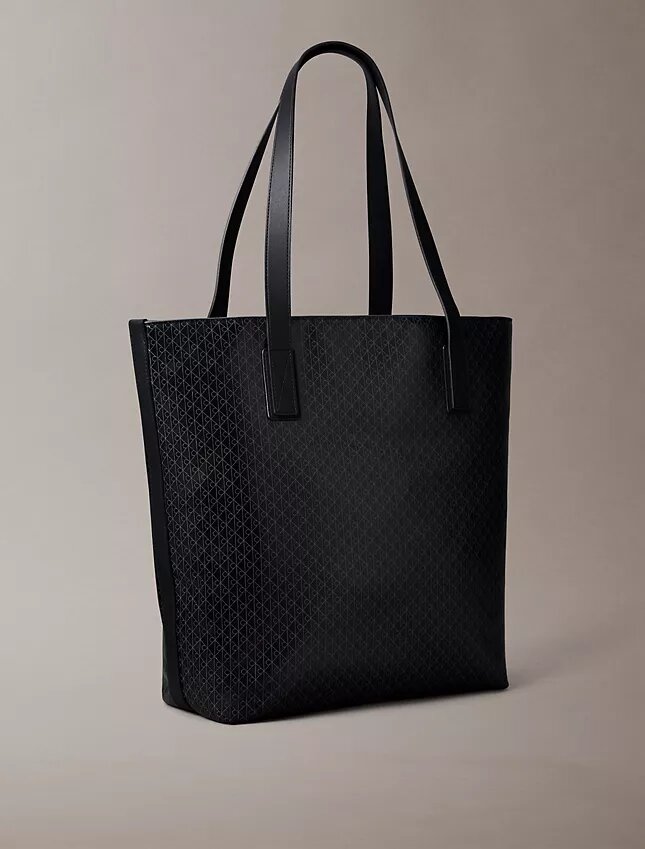 Sac fourre-tout orné du logo emblématique sur toute la surface Sac fourre-tout orné du logo emblématique sur toute la surface