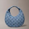 Sac hobo en Denim avec logo emblématique sur toute la surface Sac hobo en Denim avec logo emblématique sur toute la surface