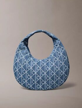Sac hobo en Denim avec logo emblématique sur toute la surface