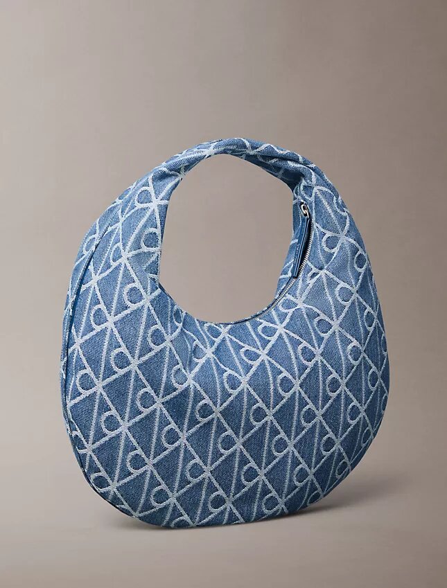 Sac hobo en Denim avec logo emblématique sur toute la surface Sac hobo en Denim avec logo emblématique sur toute la surface