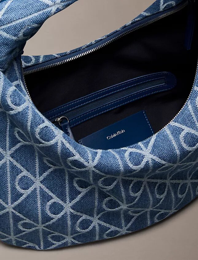 Sac hobo en Denim avec logo emblématique sur toute la surface Sac hobo en Denim avec logo emblématique sur toute la surface