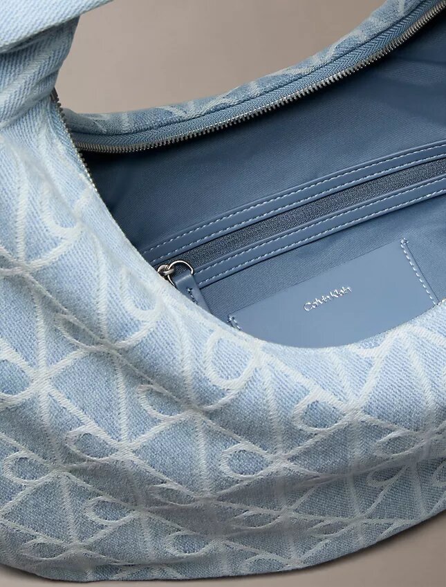 Sac hobo en Denim avec logo emblématique sur toute la surface Sac hobo en Denim avec logo emblématique sur toute la surface