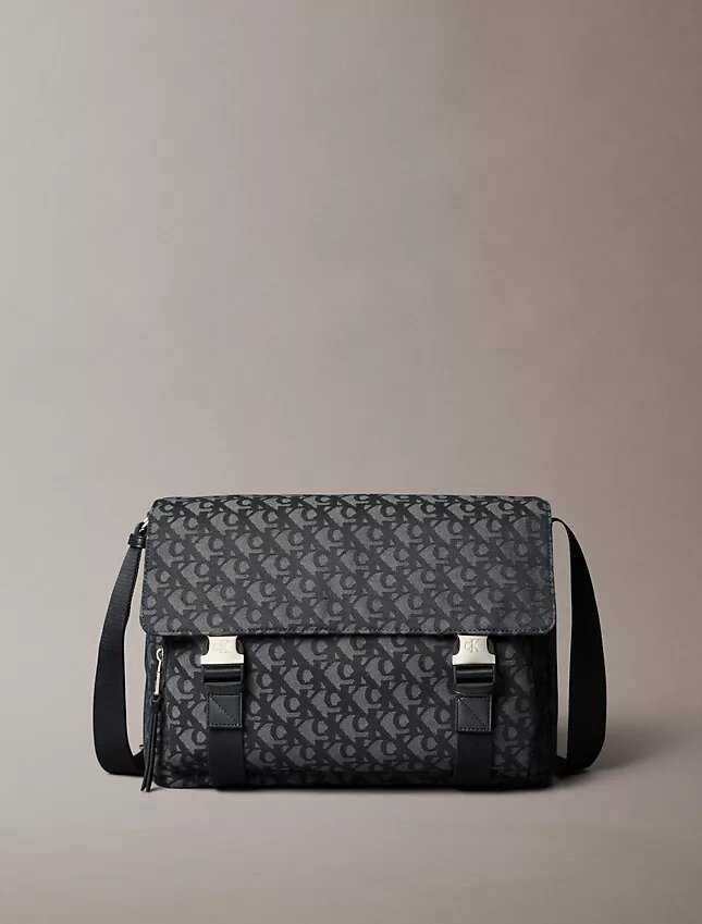 Sac messager à motif Monogram sur toute la surface Sac messager à motif Monogram sur toute la surface
