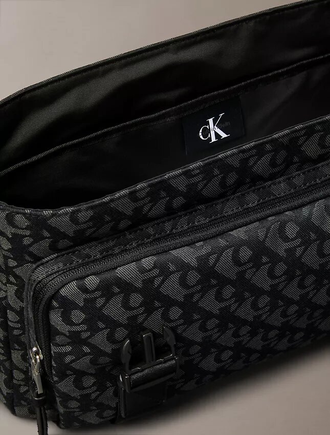 Sac messager à motif Monogram sur toute la surface Sac messager à motif Monogram sur toute la surface