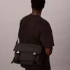 Sac messager à motif Monogram sur toute la surface Sac messager à motif Monogram sur toute la surface