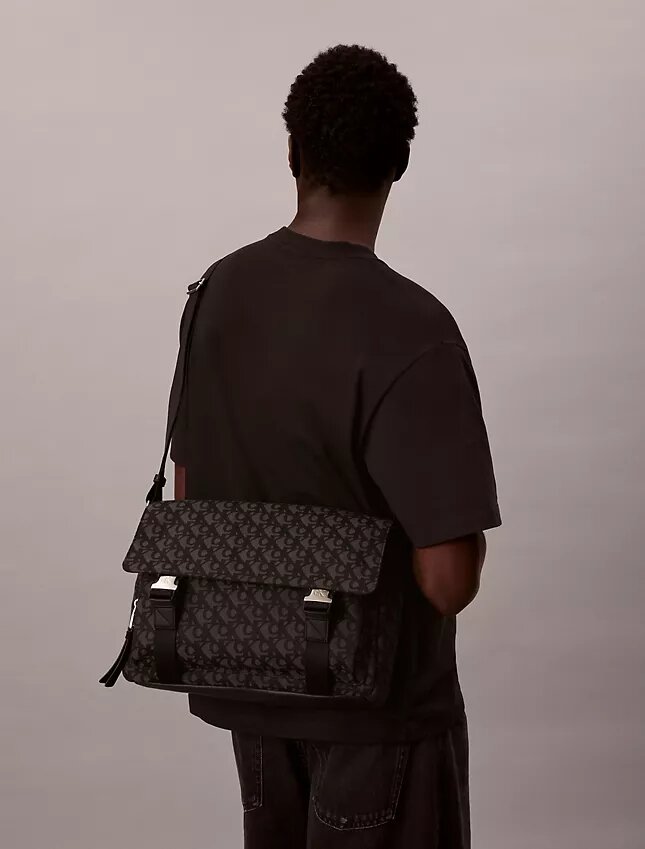 Sac messager à motif Monogram sur toute la surface Sac messager à motif Monogram sur toute la surface