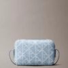 Sac photo en Denim avec logo emblématique sur toute la surface Sac photo en Denim avec logo emblématique sur toute la surface
