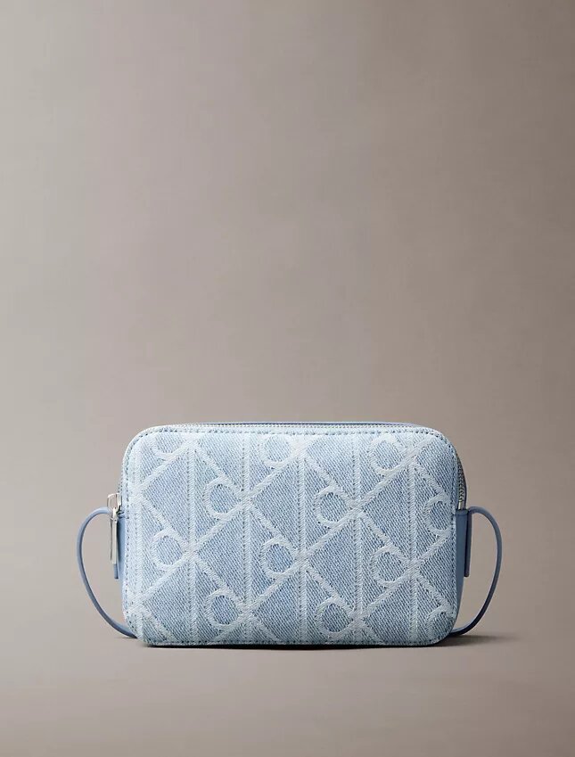Sac photo en Denim avec logo emblématique sur toute la surface Sac photo en Denim avec logo emblématique sur toute la surface