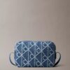 Sac photo en Denim avec logo emblématique sur toute la surface Sac photo en Denim avec logo emblématique sur toute la surface