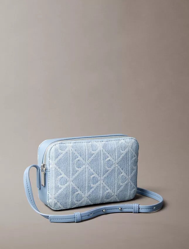 Sac photo en Denim avec logo emblématique sur toute la surface Sac photo en Denim avec logo emblématique sur toute la surface