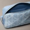 Sac photo en Denim avec logo emblématique sur toute la surface Sac photo en Denim avec logo emblématique sur toute la surface
