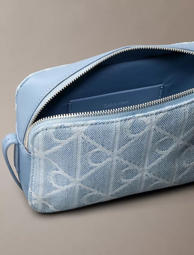 Sac photo en Denim avec logo emblématique sur toute la surface Sac photo en Denim avec logo emblématique sur toute la surface