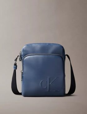 Sac reporter à poche zippée et Monogram en relief