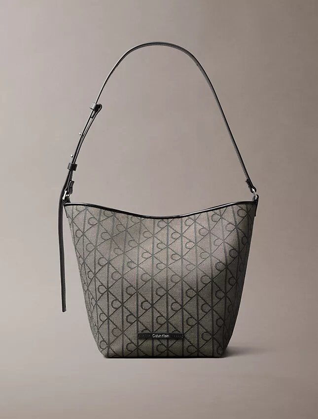 Sac seau en jacquard avec logo emblématique sur toute la surface et pochette Sac seau en jacquard avec logo emblématique sur toute la surface et pochette