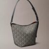 Sac seau en jacquard avec logo emblématique sur toute la surface et pochette Sac seau en jacquard avec logo emblématique sur toute la surface et pochette