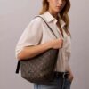 Sac seau en jacquard avec logo emblématique sur toute la surface et pochette Sac seau en jacquard avec logo emblématique sur toute la surface et pochette