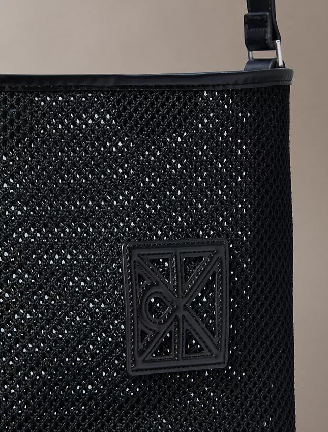 Sac seau en maille avec emblème Sac seau en maille avec emblème