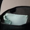 Sac seau en maille avec emblème Sac seau en maille avec emblème