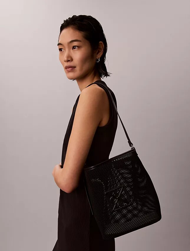 Sac seau en maille avec emblème Sac seau en maille avec emblème