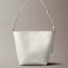 Sac seau à logo emblématique sur toute la surface avec pochette Sac seau à logo emblématique sur toute la surface avec pochette
