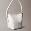 Sac seau à logo emblématique sur toute la surface avec pochette Sac seau à logo emblématique sur toute la surface avec pochette
