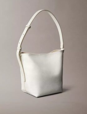 Sac seau à logo emblématique sur toute la surface avec pochette