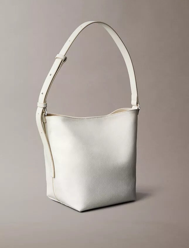 Sac seau à logo emblématique sur toute la surface avec pochette Sac seau à logo emblématique sur toute la surface avec pochette