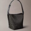 Sac seau à logo emblématique sur toute la surface avec pochette Sac seau à logo emblématique sur toute la surface avec pochette